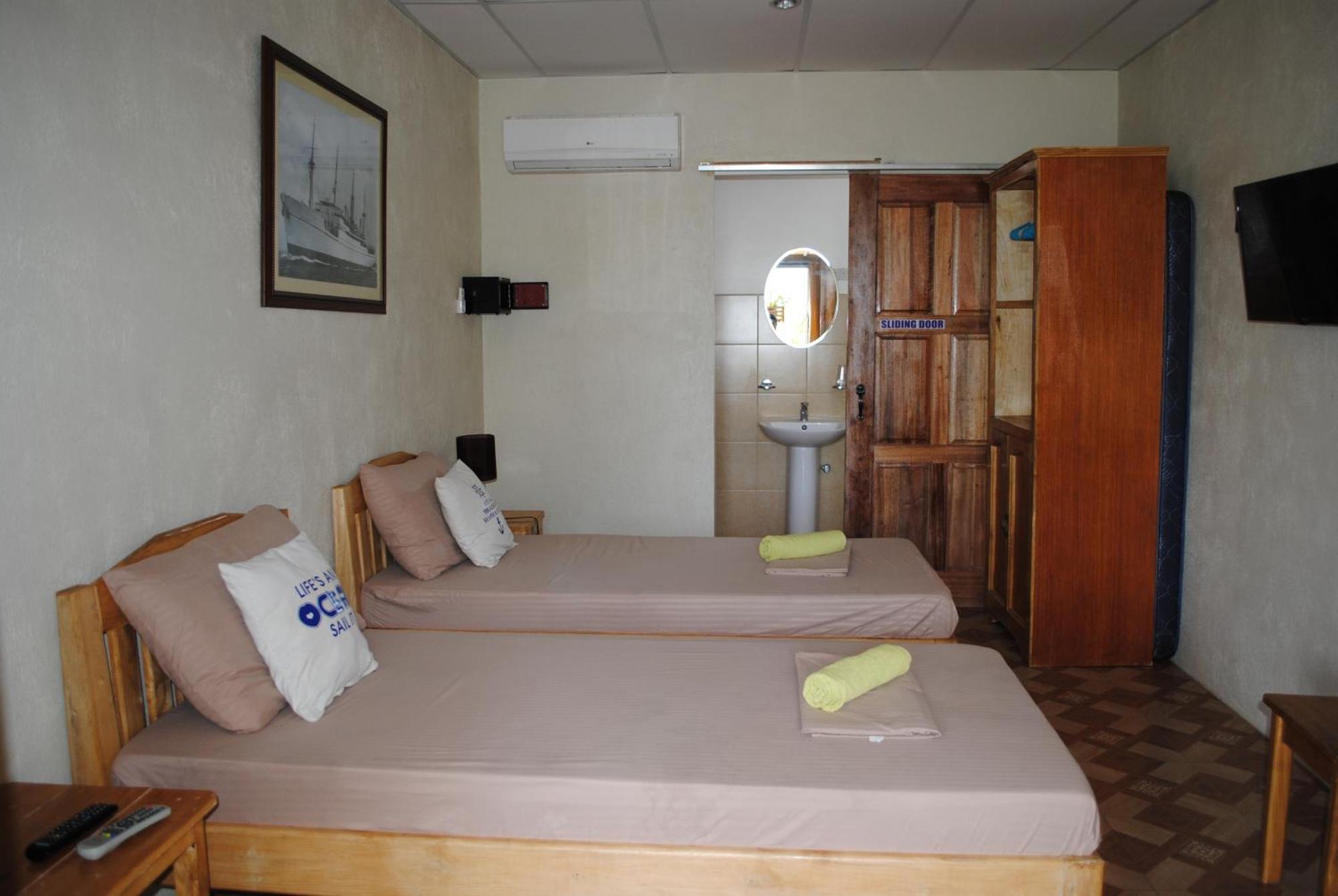Captain'S Lodge And Bar Panglao Esterno foto