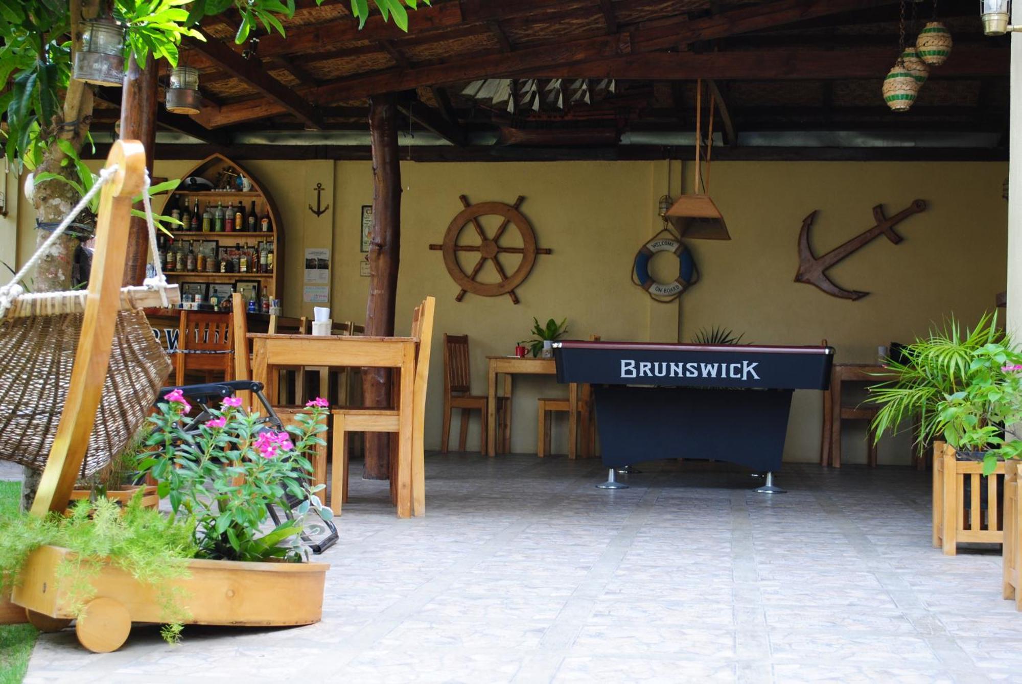 Captain'S Lodge And Bar Panglao Esterno foto