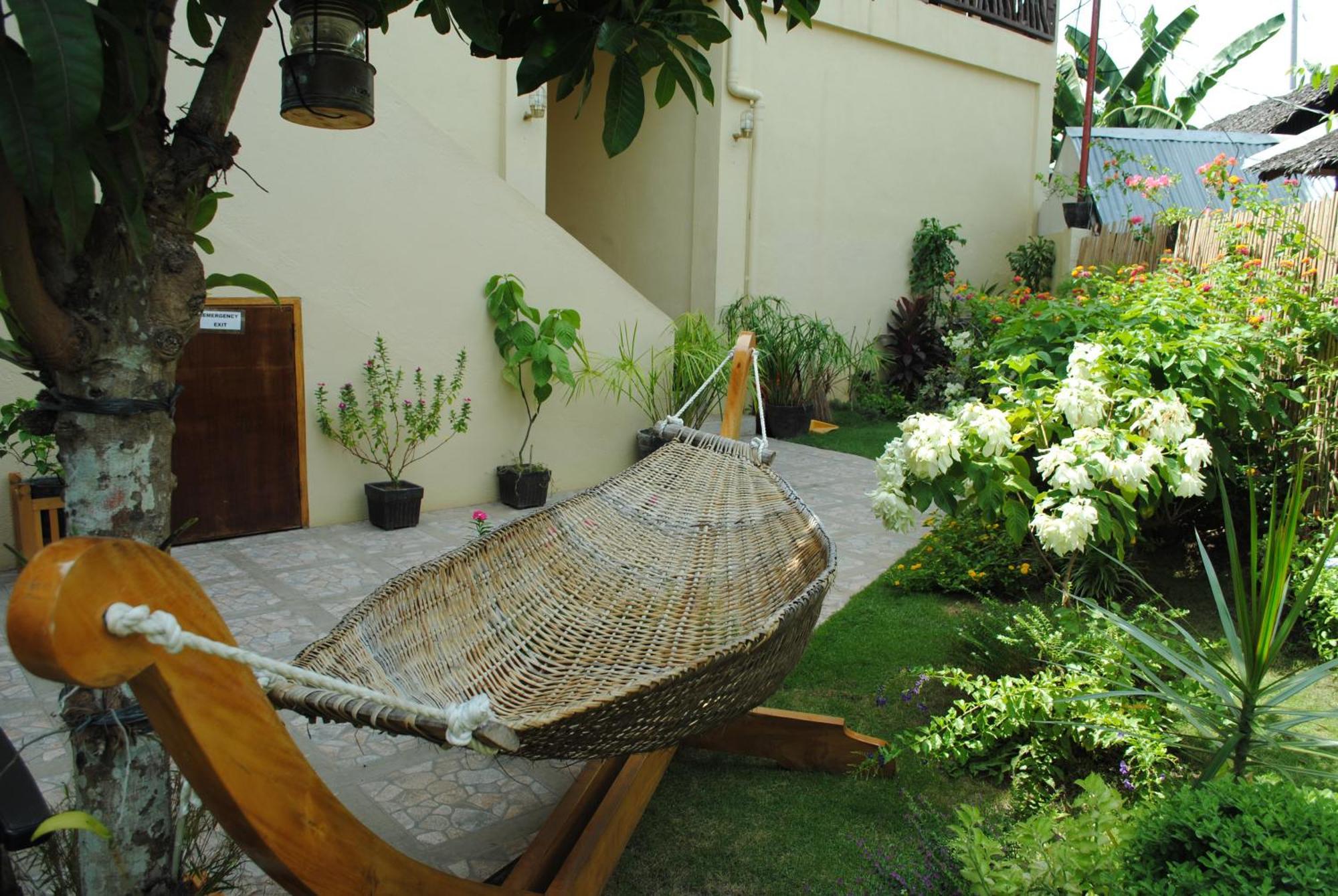 Captain'S Lodge And Bar Panglao Esterno foto